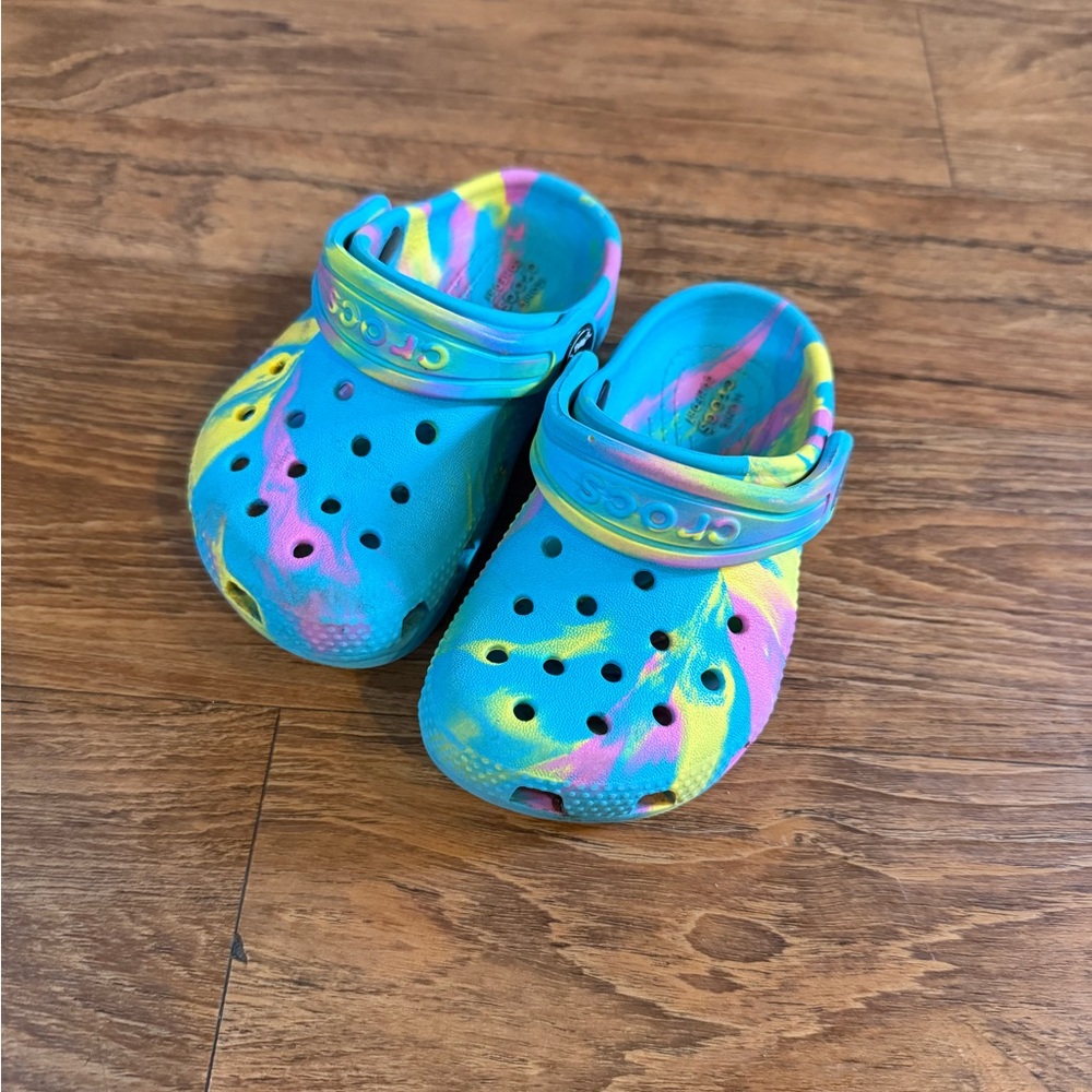 Crocs size C7
